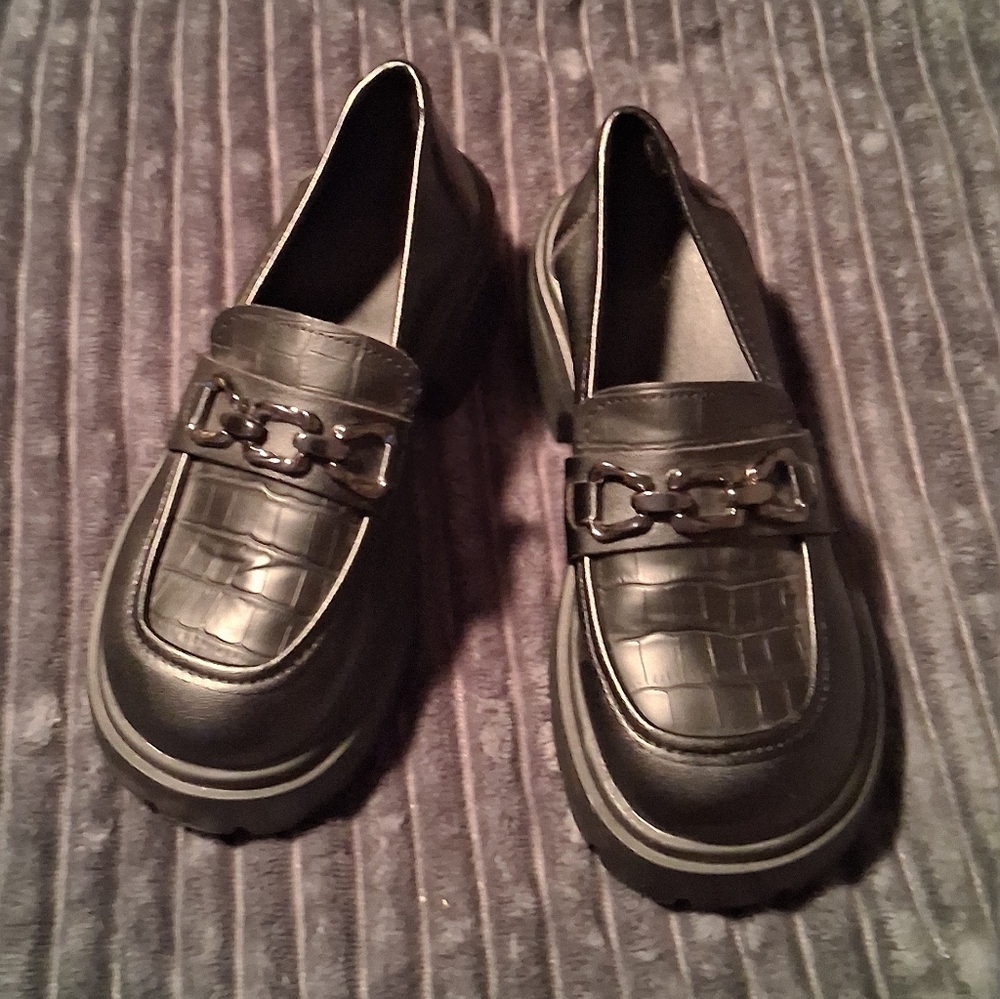 🐎Like New! Black Croc Embossed Platform Loafers Sz 6